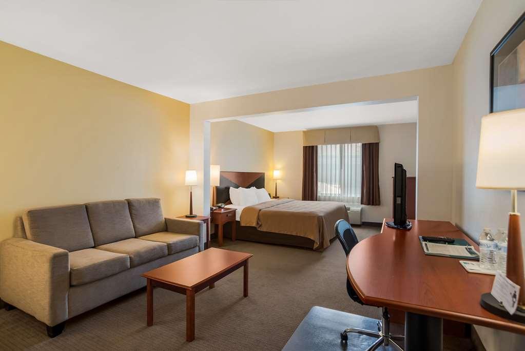 Quality Inn & Suites Chambersburg Room photo