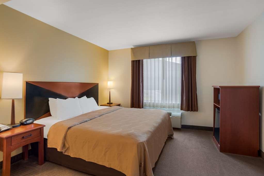 Quality Inn & Suites Chambersburg Room photo